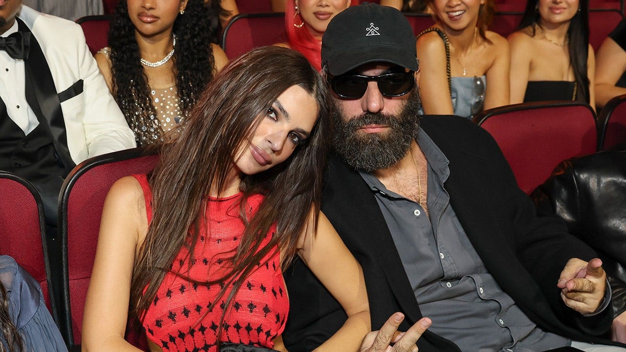 Emily Ratajkowski pays tribute to Romain Gavras at the 2026 VMAs