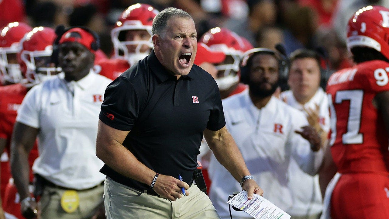 Rutgers’ Greg Schiano crashes out on official after costly penalty in tough loss to USC Rutgers’ Greg Schiano crashes out on official after costly penalty in tough loss to USC