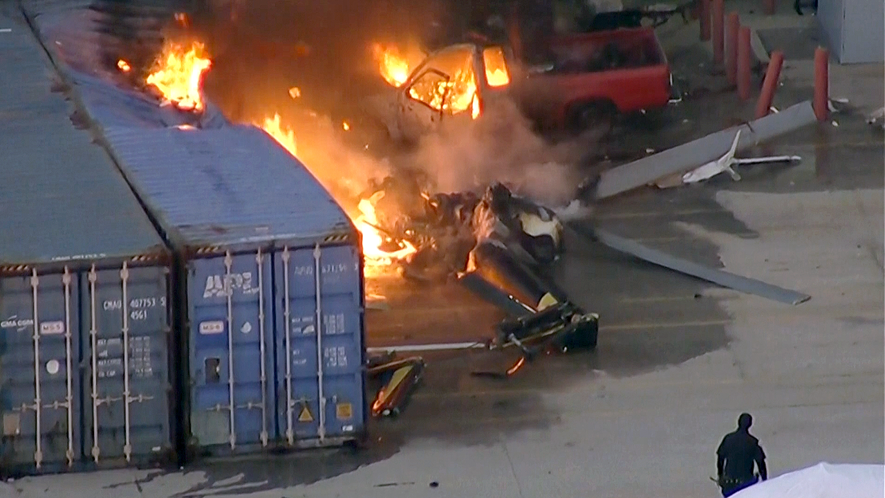 3 dead, 1 hospitalized after news helicopter crashes in Los Angeles commercial area 3 dead, 1 hospitalized after news helicopter crashes in Los Angeles commercial area