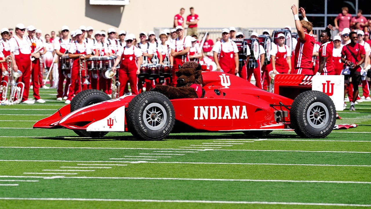 Indiana's mascot starts the season with an absolute heater that puts other mascots to shame