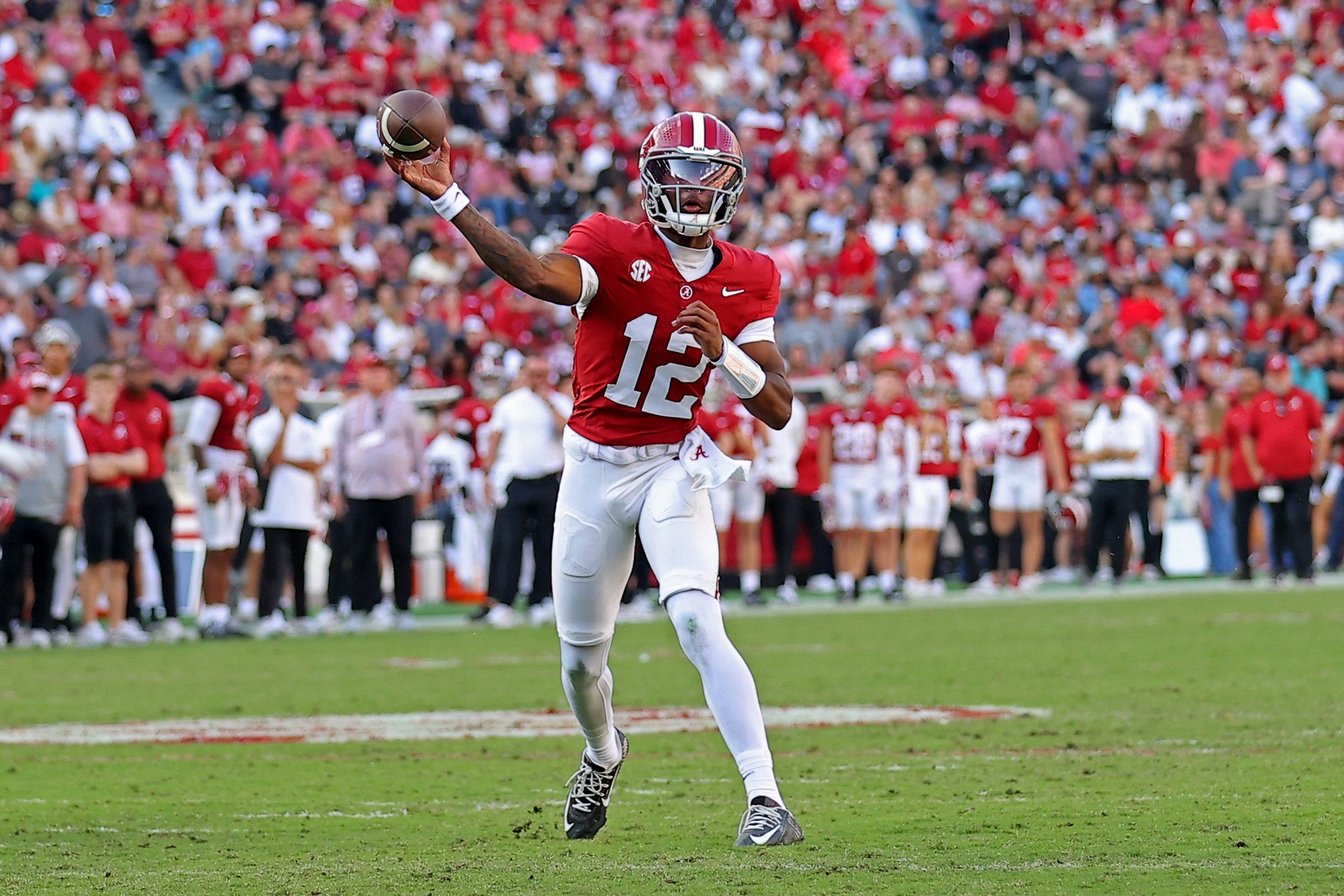 Alabama vs Kentucky over 48.5 is the college football betting play as both offenses look strong Alabama vs Kentucky over 48.5 is the college football betting play as both offenses look strong