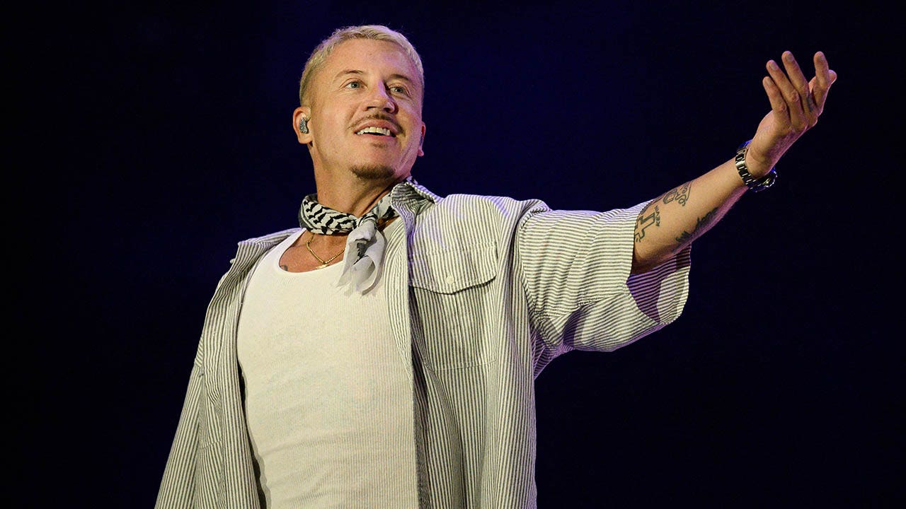 Robert Kraft, Gillette Stadium boot Macklemore from Ed Sheeran tour over ‘Free Palestine’ rant Robert Kraft, Gillette Stadium boot Macklemore from Ed Sheeran tour over ‘Free Palestine’ rant