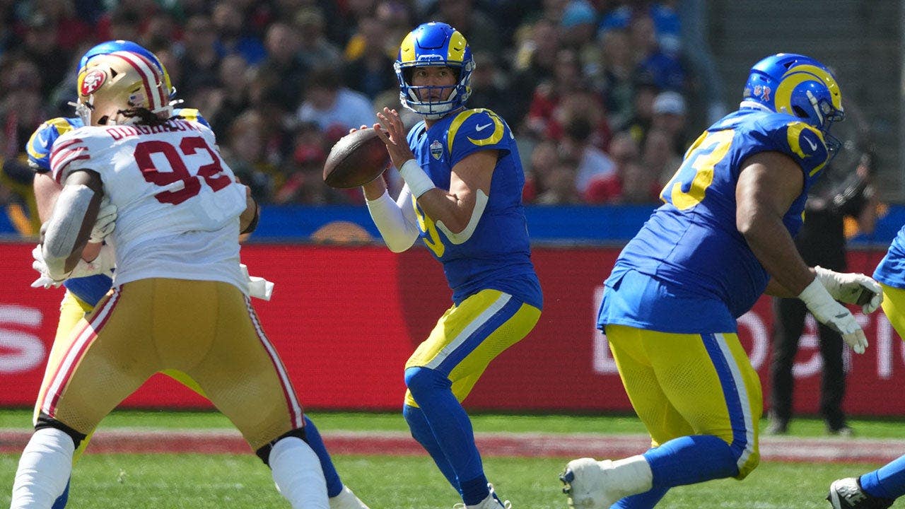 Fans get into nasty brawl at 49ers-Rams watch party, NC State kid has problem with push-ups & ref pulls hammy