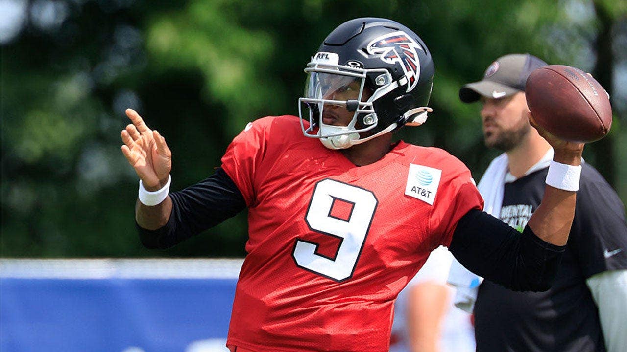 Falcons goofy quarterback drill sparks hilarious reactions from fans on social media Falcons goofy quarterback drill sparks hilarious reactions from fans on social media