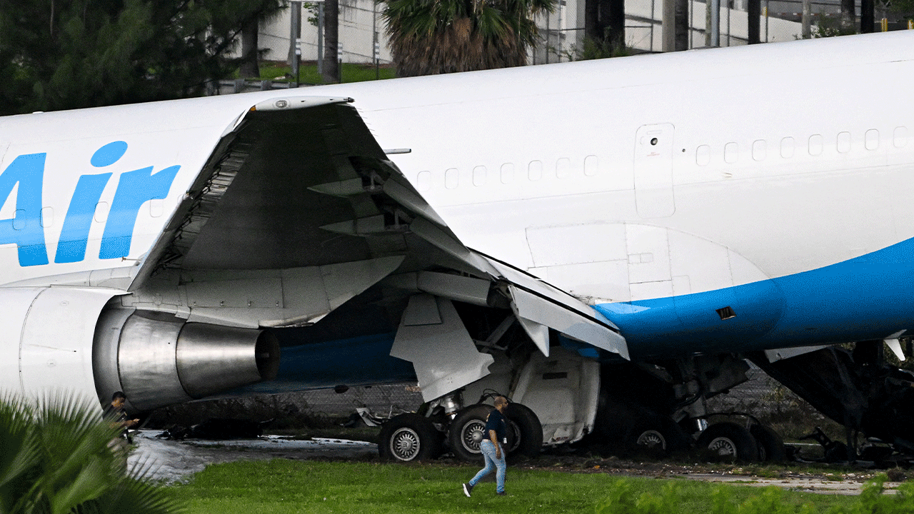 damage plane with wrecked wheels