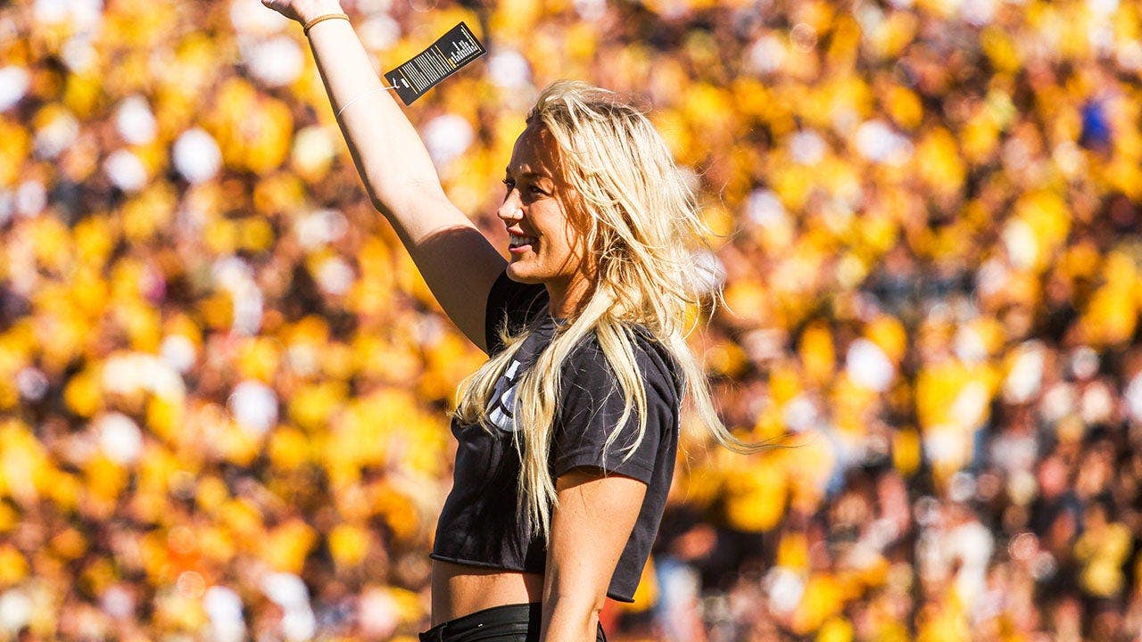 Spicy Sophie Cunningham loves our vets and football season, 380-pound high school TANK & sad Rutgers fireworks