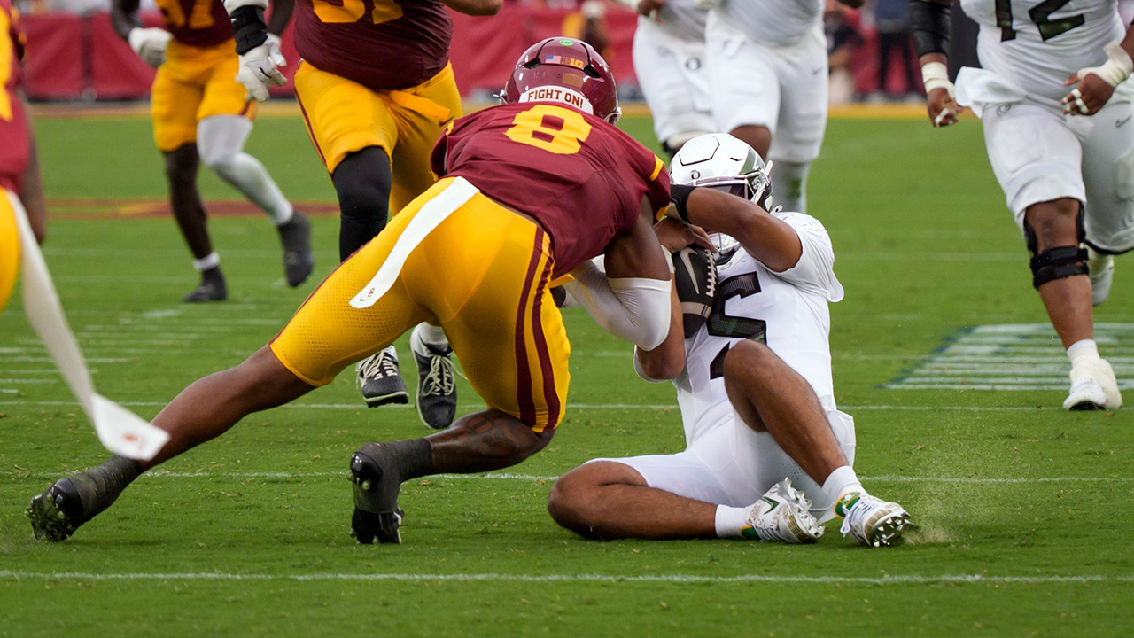 Oregon Ducks QB Dante Moore carted off the field after a vicious hit to the head against USC