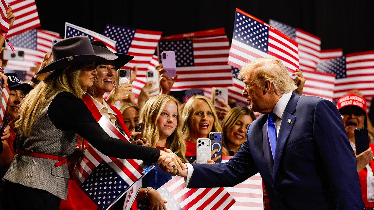 Trump promises ,000 dividend if GOP holds Congress at convention