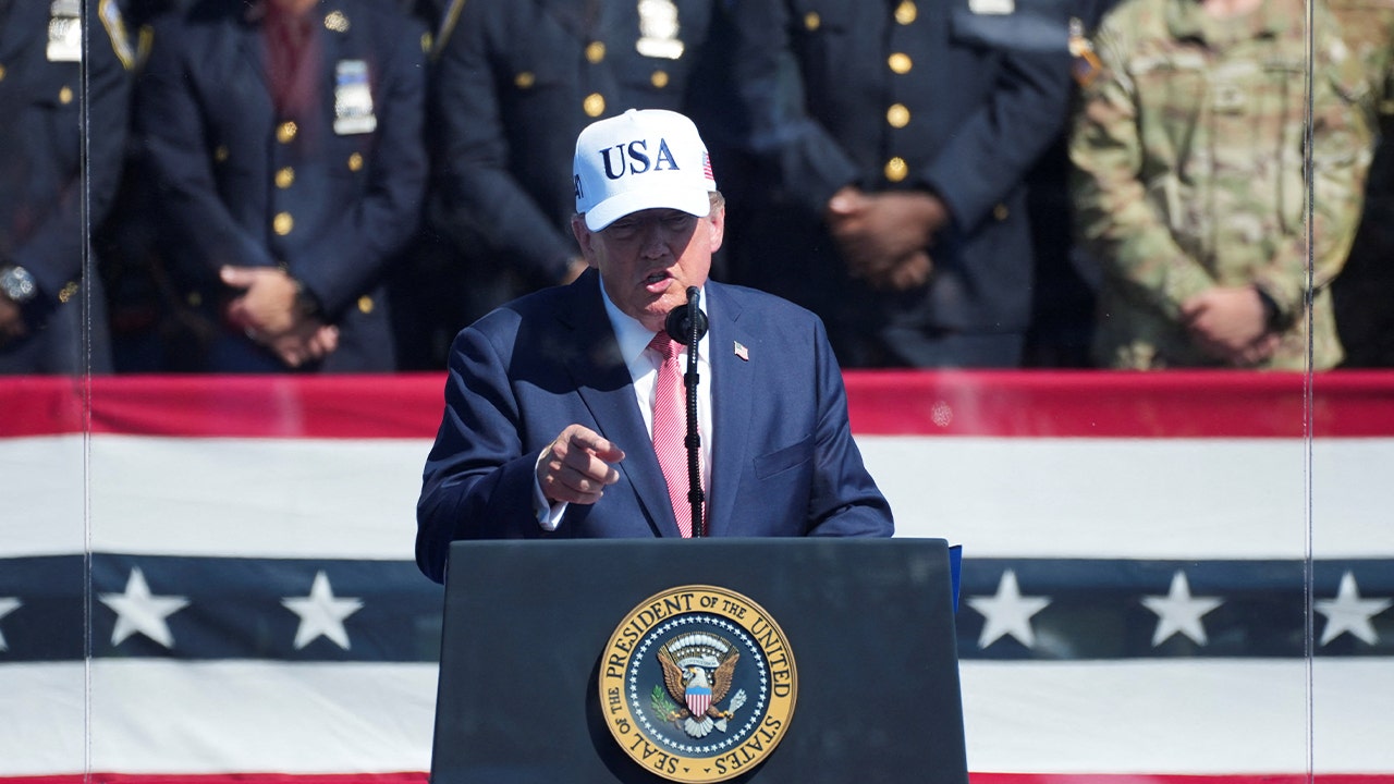 Trump posthumously awards Medal of Freedom to 9/11’s ‘man in red bandana’ Trump posthumously awards Medal of Freedom to 9/11’s ‘man in red bandana’