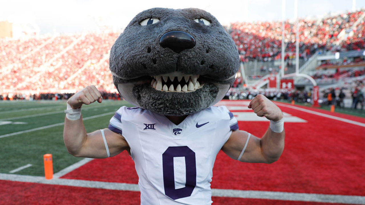Kansas State Wildcats’ mascot forced to complete absurd amount of push-ups during 71-3 victory Kansas State Wildcats’ mascot forced to complete absurd amount of push-ups during 71-3 victory