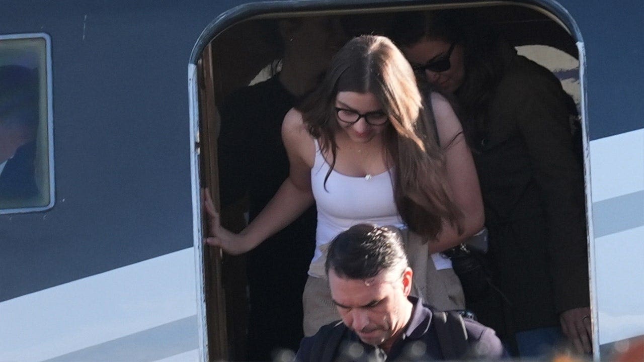 Flávio Bolsonaro flees to Miami after Brazil passport seizure order