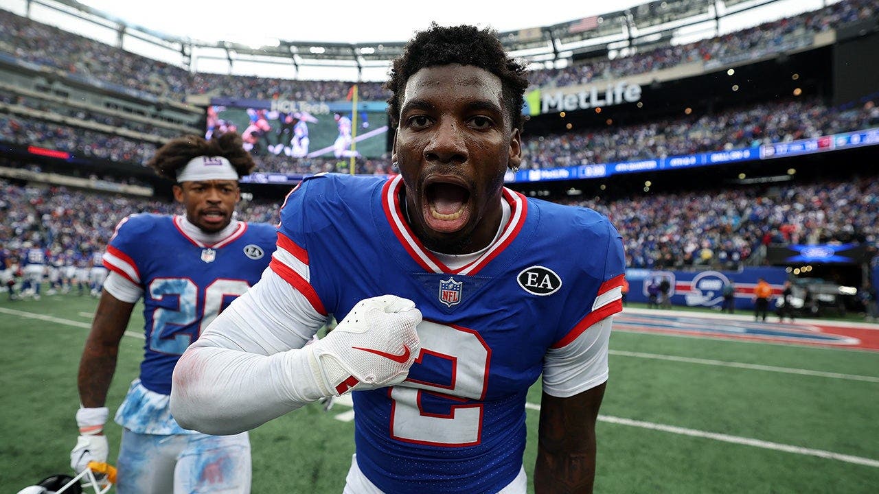 Deonte Banks’ game-sealing pick-six propels Giants into place they haven’t been since 2015 Deonte Banks’ game-sealing pick-six propels Giants into place they haven’t been since 2015