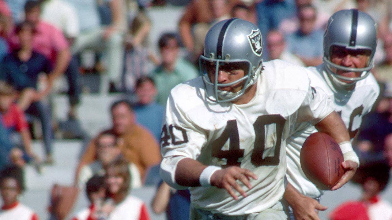 Raiders mourn Super Bowl champion Pete Banaszak, key figure in iconic ‘Holy Roller’ play