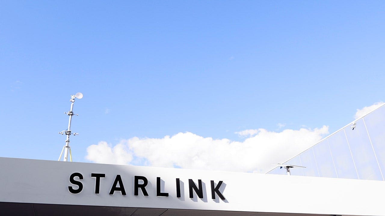 SpaceX reportedly seeks 80,000 cell sites to become a wireless carrier SpaceX reportedly seeks 80,000 cell sites to become a wireless carrier