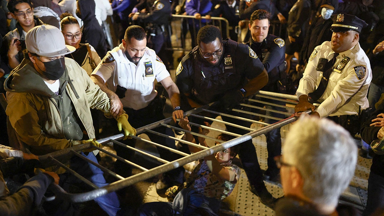 Unrest erupts in New York City after illegal immigrant shot by ICE agent and more top headlines Unrest erupts in New York City after illegal immigrant shot by ICE agent and more top headlines