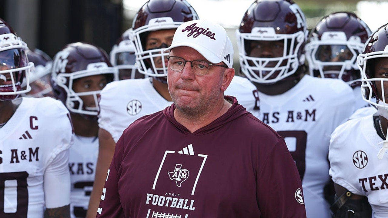 Mike Elko calls out Texas A&M fans on community message board as Aggies continue to spiral after another loss
