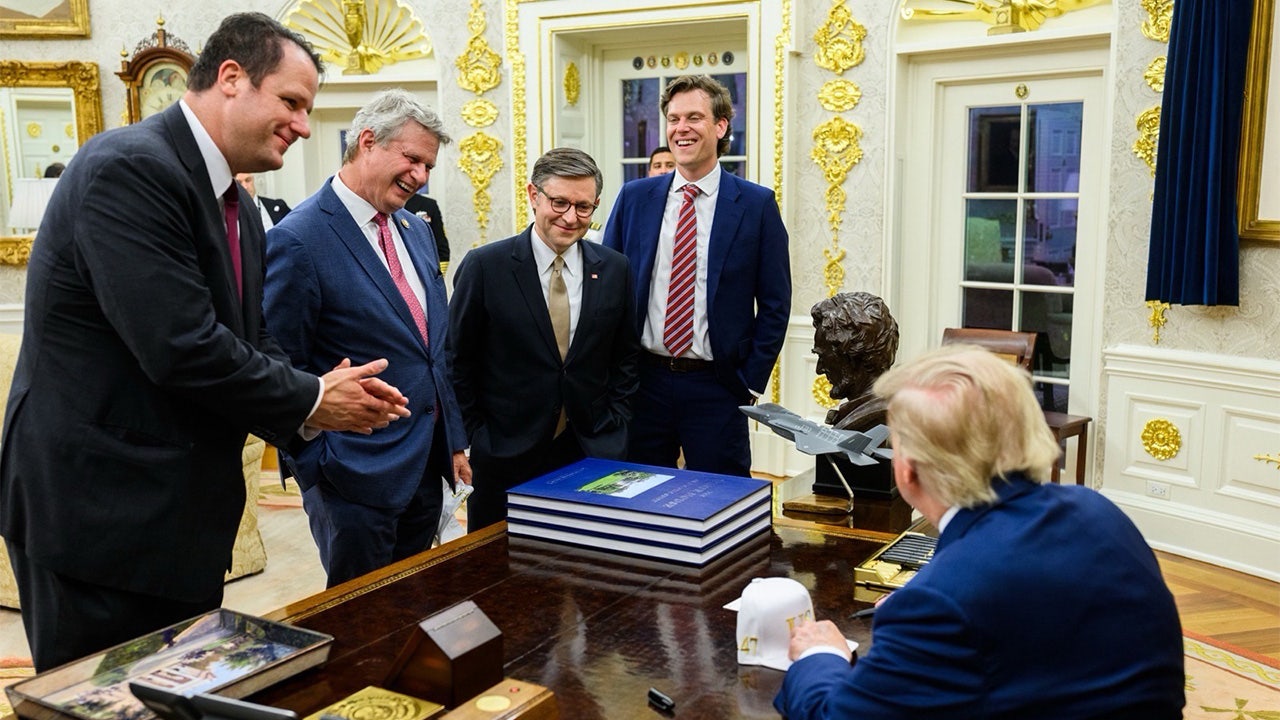Trump’s Capitol Hill whisperer reveals secrets to president’s dealmaking as he heads for exit Trump’s Capitol Hill whisperer reveals secrets to president’s dealmaking as he heads for exit