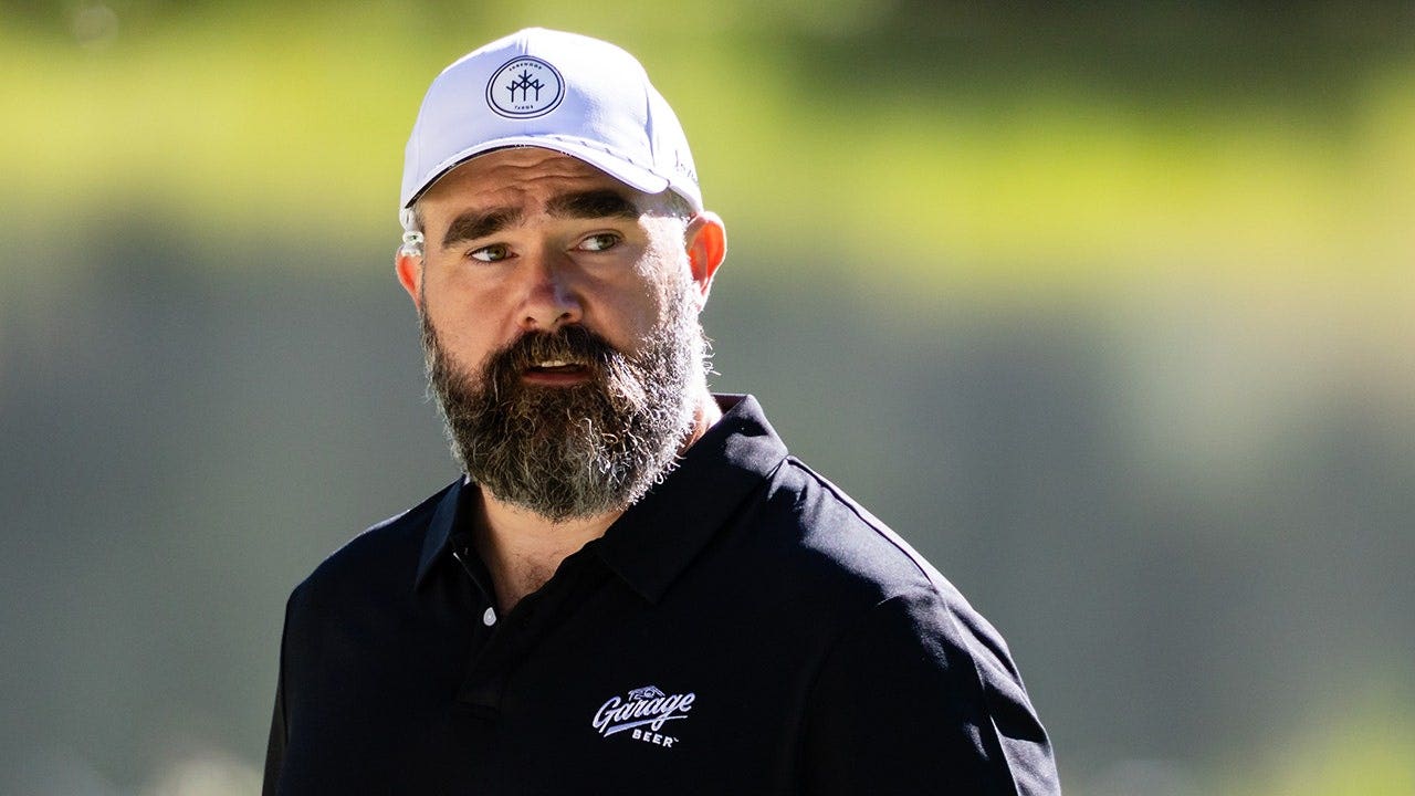 Jason Kelce’s Eagles-Jaguars broadcast shows why NFL booths could use more offensive linemen Jason Kelce’s Eagles-Jaguars broadcast shows why NFL booths could use more offensive linemen