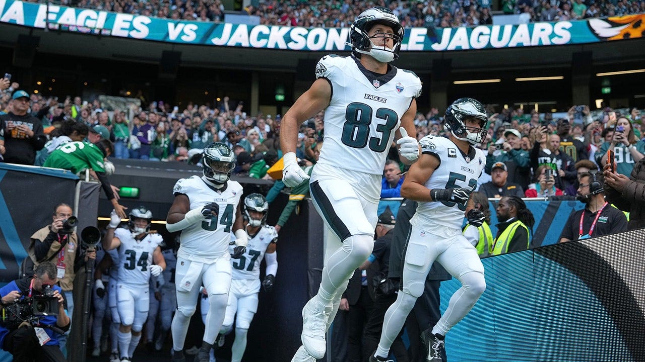 Crackers start in London as first kickoff return touchdown of NFL season nullified and two players ejected Crackers start in London as first kickoff return touchdown of NFL season nullified and two players ejected