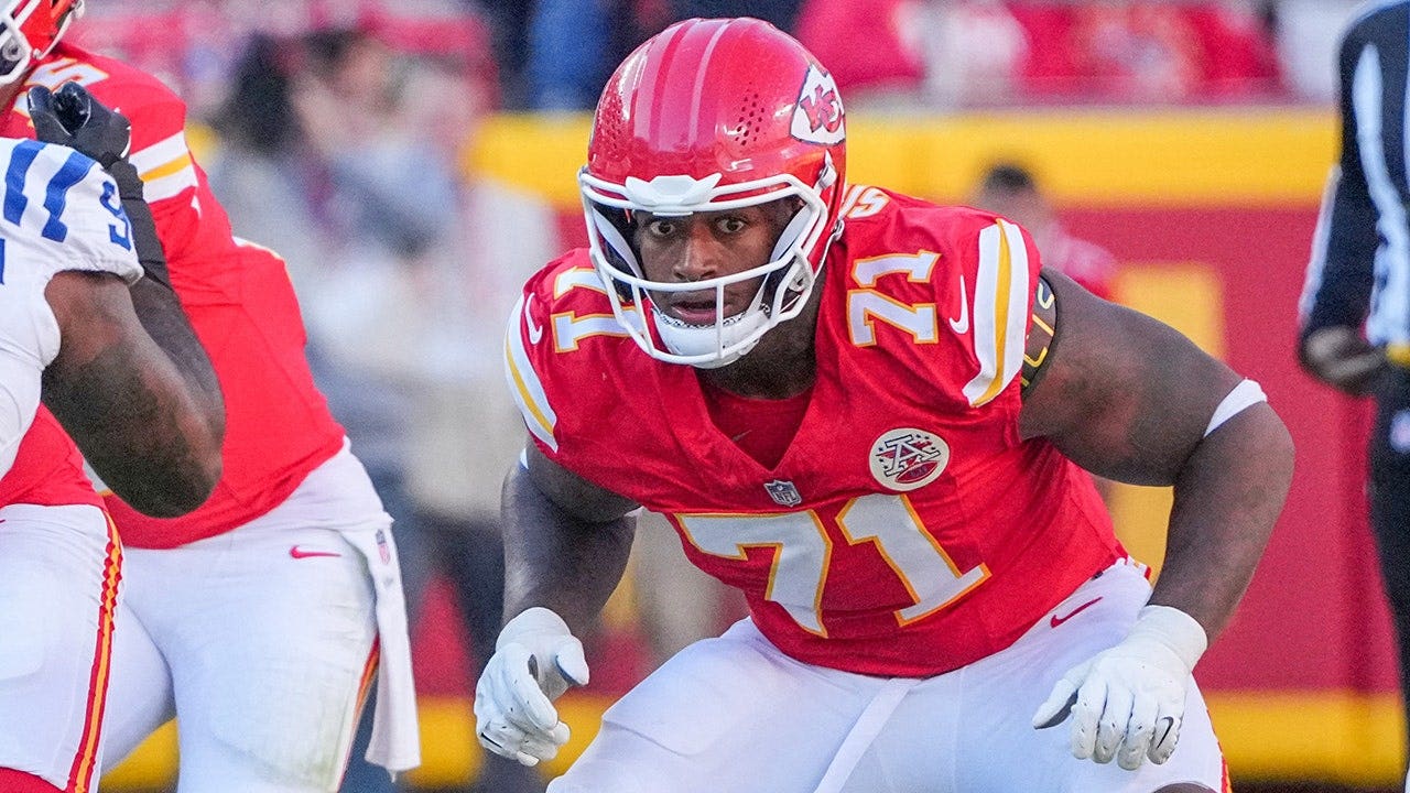 Chiefs’ embattled offensive lineman told to leave meeting before being placed on injured reserve: report