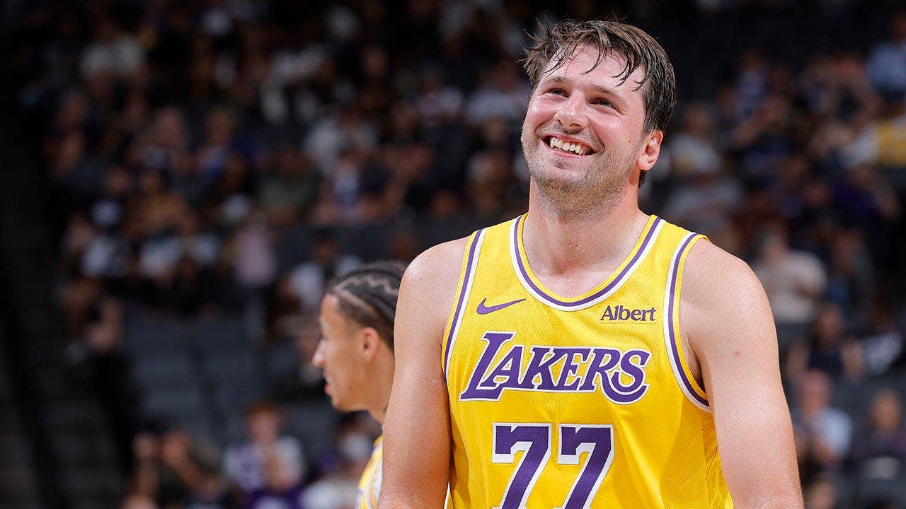 Luka Doncic buys out entire parking lot to give Lakers fans free parking for season opener