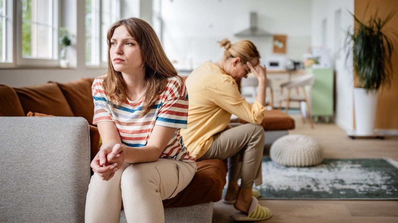 Parent-child estrangement warning signs that experts say to watch for