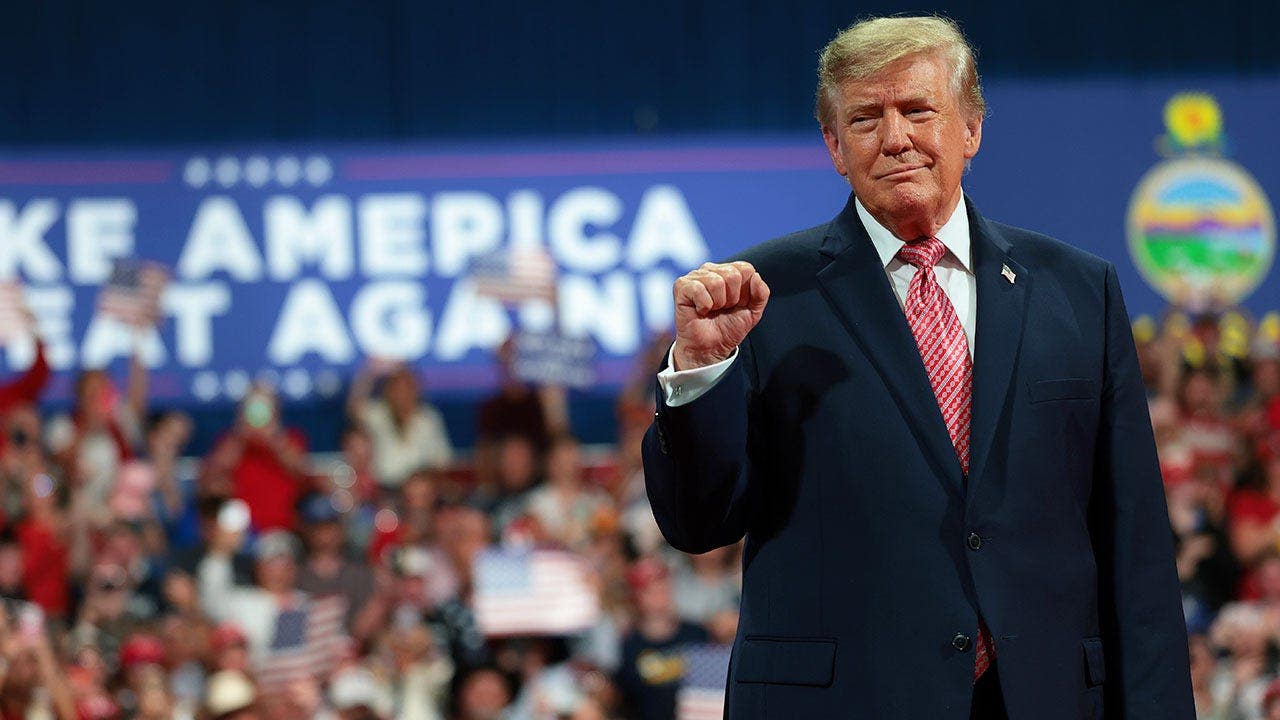 Trump supporters in Iowa voice concerns over economy before Election Day