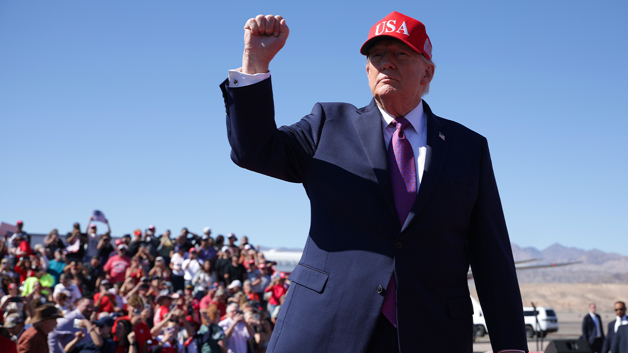 President Trump rallies for Rep Andy Biggs in Arizona, honors Charlie Kirk