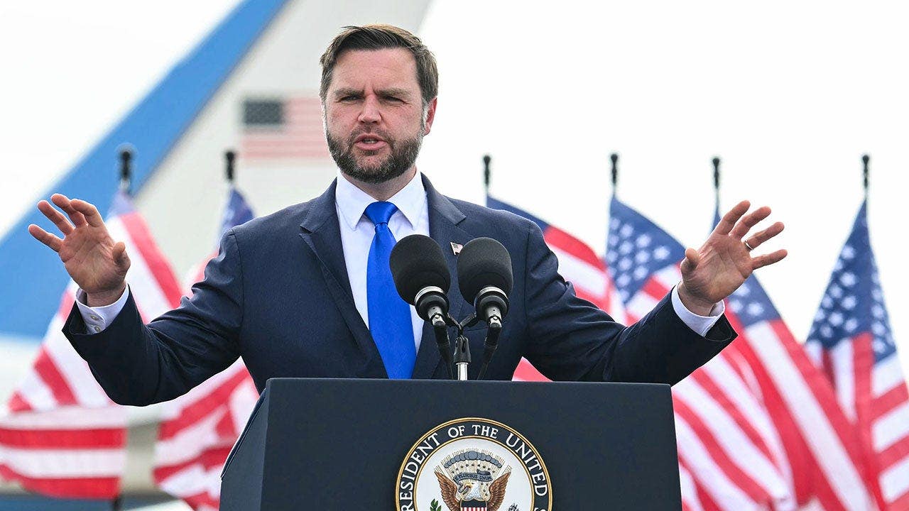 Vance takes aim at soft-on-crime Dems as GOP faces uphill midterm battle: ‘lost their minds’ Vance takes aim at soft-on-crime Dems as GOP faces uphill midterm battle: ‘lost their minds’